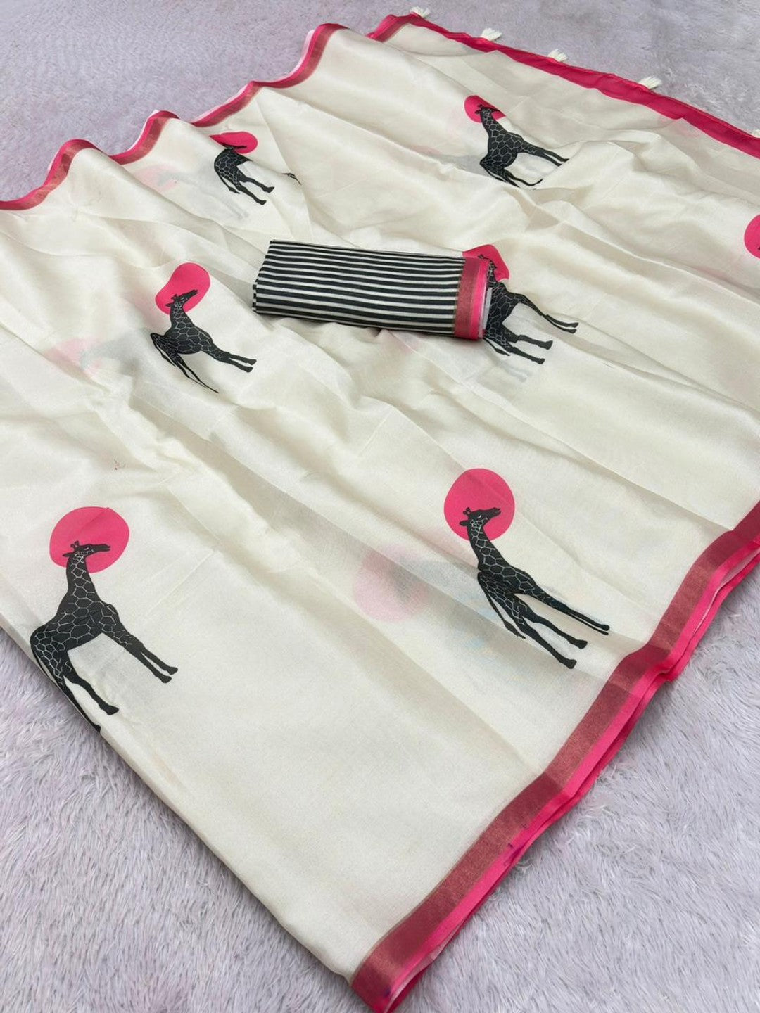 Peachmode Pink Malai Cotton Animal Digital Print Saree - Image 5