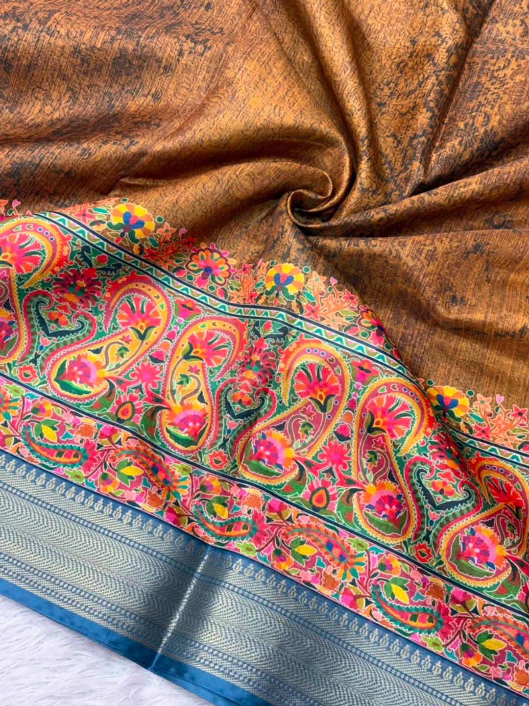 Peachmode Brown Dola Silk Position Digital Print Saree - Image 7