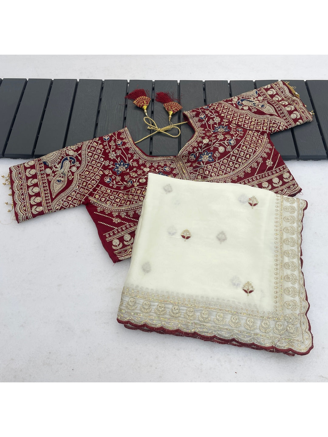 Peachmode Off White Embroidered Rangoli Silk Saree With Stitched Blouse - Image 3
