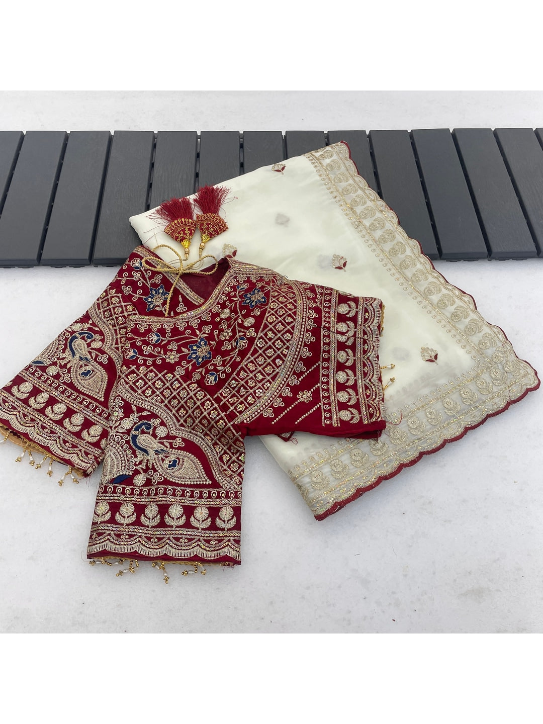 Peachmode Off White Embroidered Rangoli Silk Saree With Stitched Blouse - Image 4