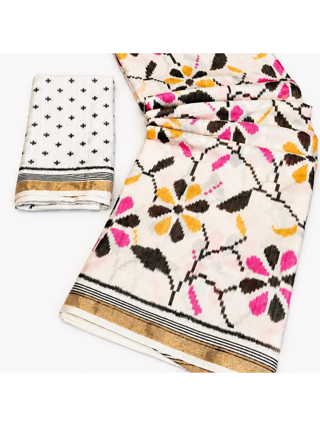 Peachmode White Ikkat Floral Printed Mul Cotton Saree - Image 5