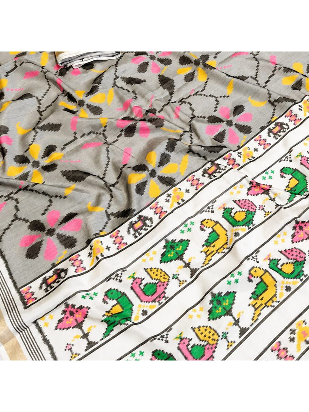 Peachmode Grey Ikkat Floral Printed Mul Cotton Saree - Image 4