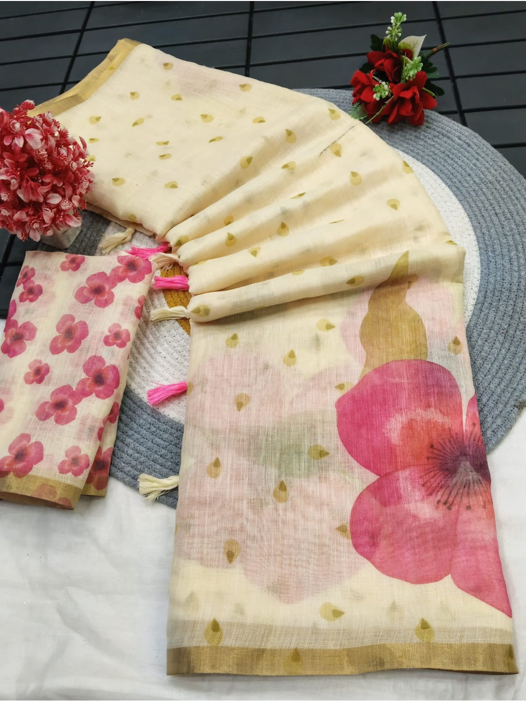 Peachmode Cream Pink Floral Printed Linen Saree - Image 4