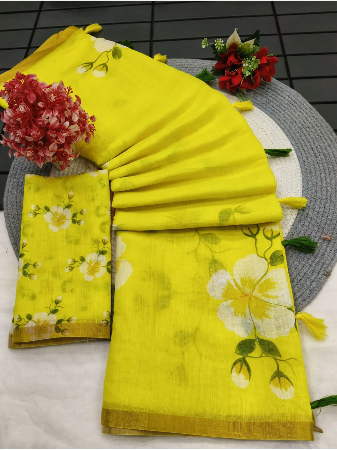 Peachmode Yellow Floral Printed Linen Saree - Image 4