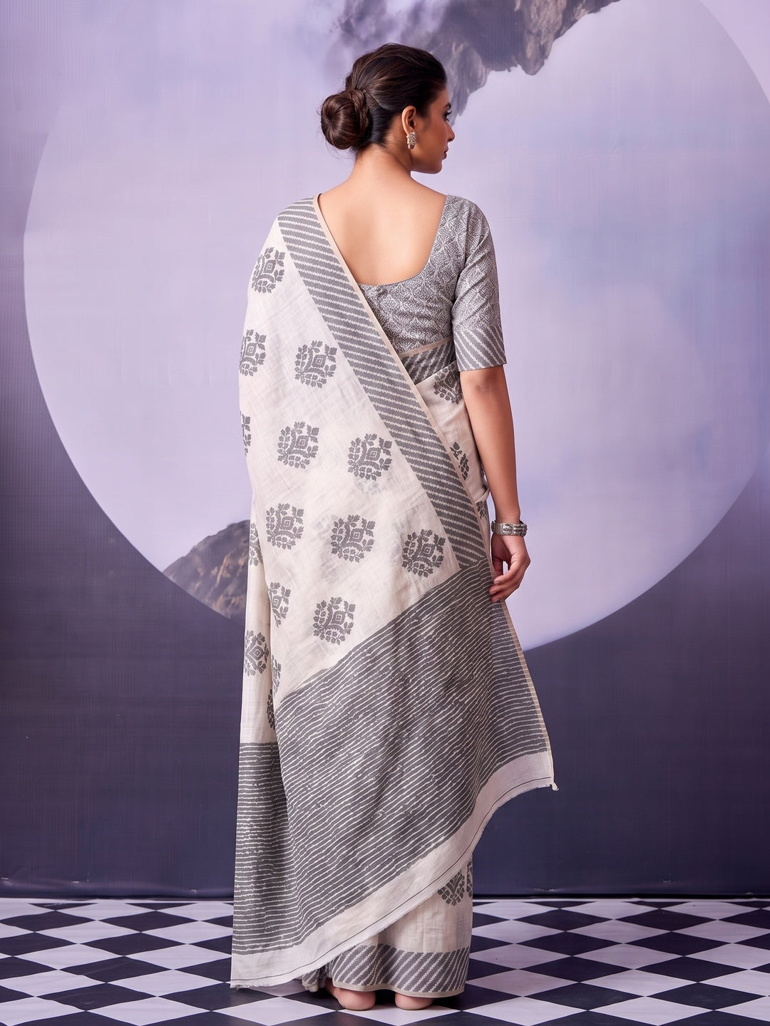 Peachmode Off White Black Floral Cotton Saree - Image 3