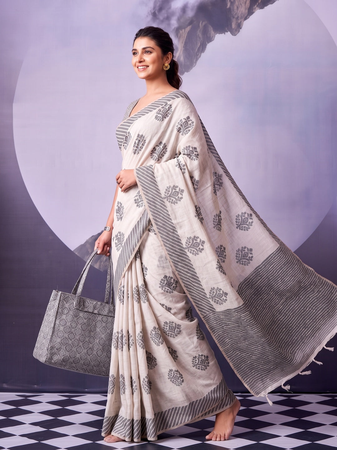 Peachmode Off White Black Floral Cotton Saree - Image 5