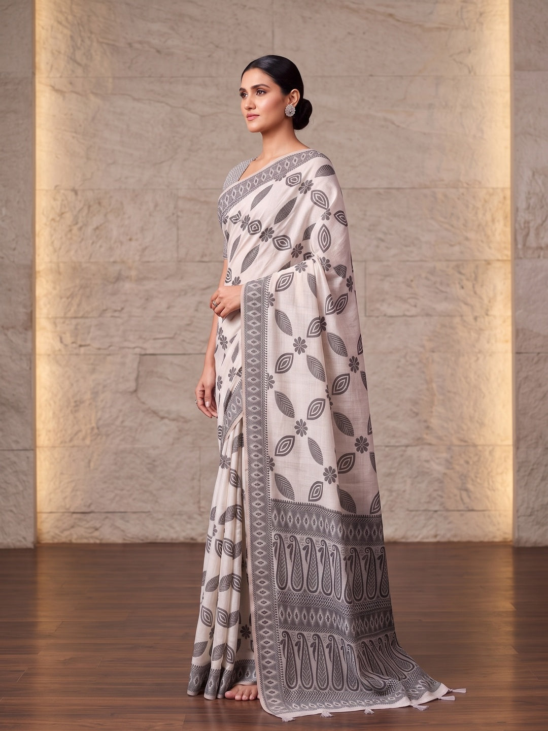 Peachmode Off White Black Geometric Cotton Saree - Image 4