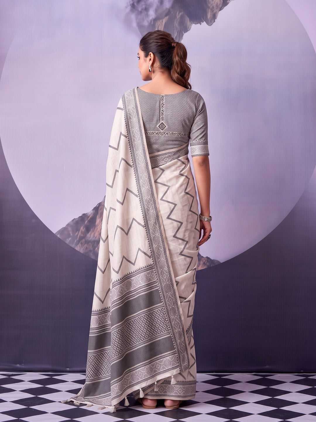 Peachmode Off White Black Geometric Cotton Saree - Image 4