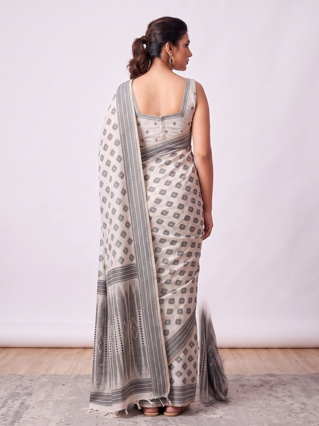 Peachmode Off White Black Motif Cotton Saree - Image 3