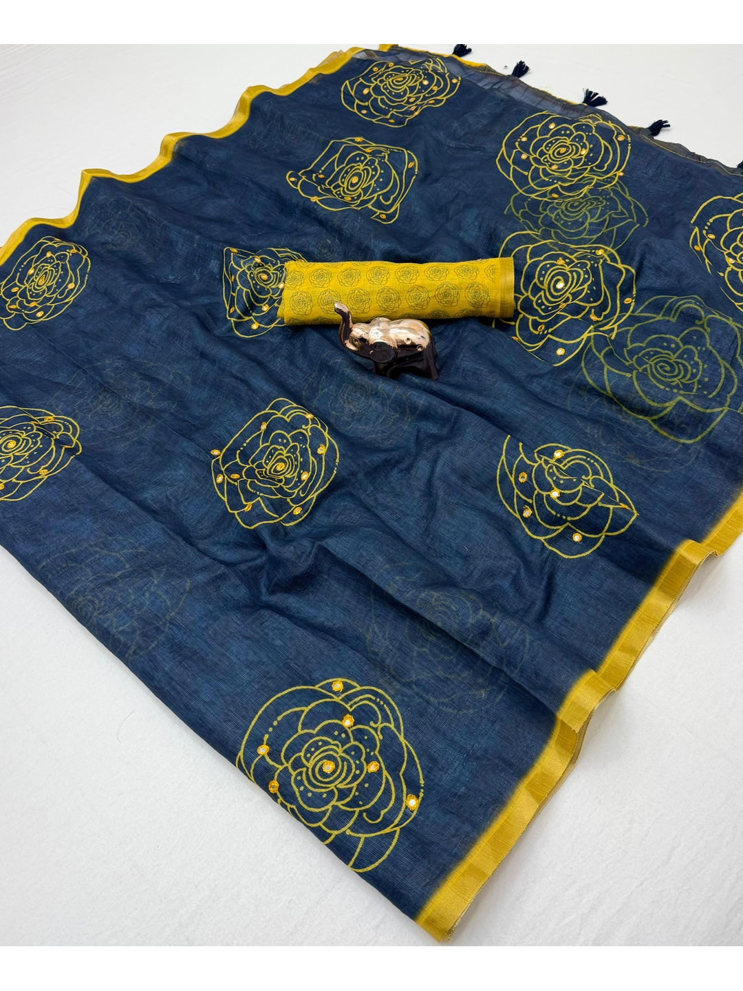 Peachmode Navy Blue Floral Print Linen Cotton Saree - Image 2