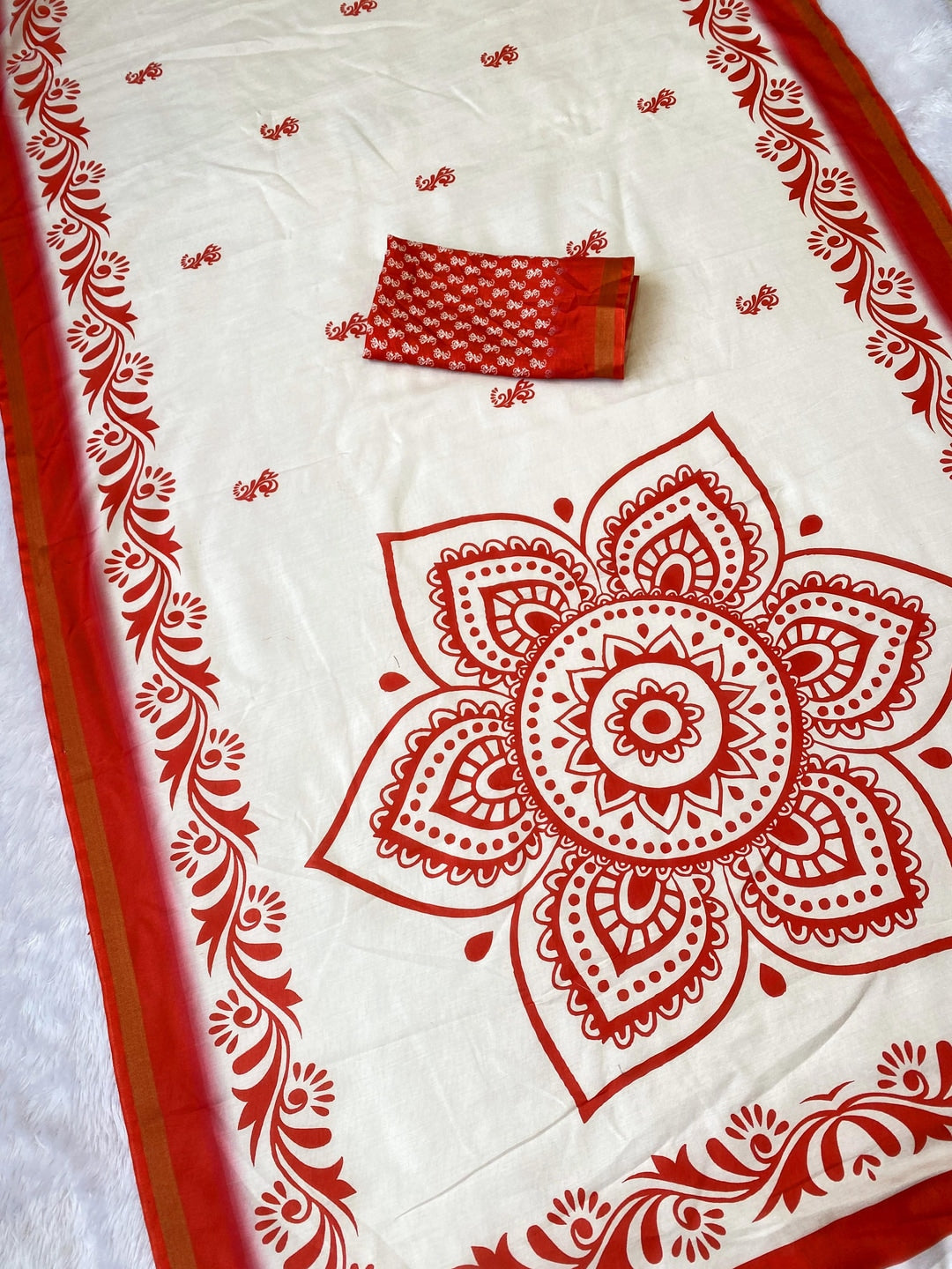 Peachmode Off White Abstract Printed Mulmul Cotton Saree - Image 3