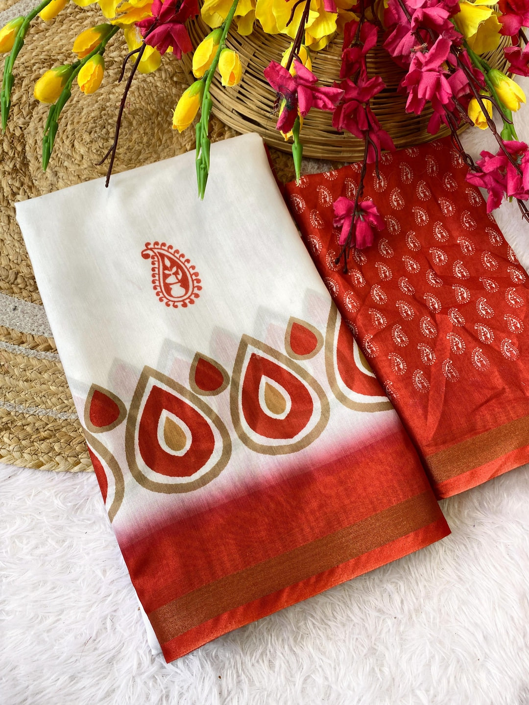 Peachmode Off White Paisley Border Mulmul Cotton Saree - Image 4