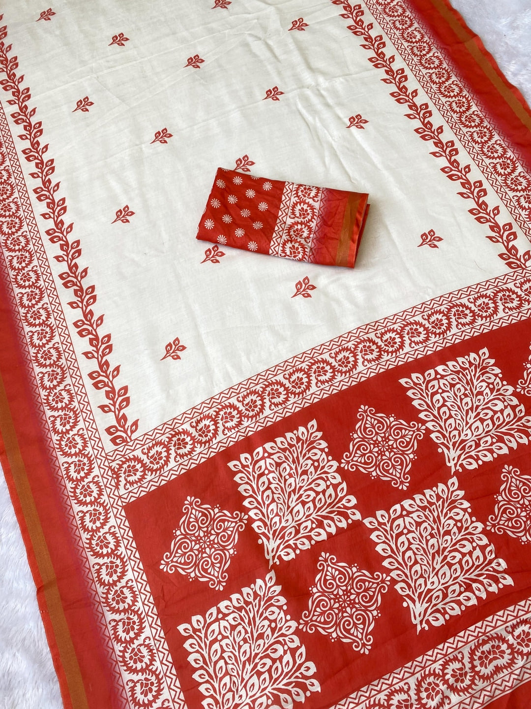 Peachmode Off White Leaf Printed Mulmul Cotton Saree - Image 3