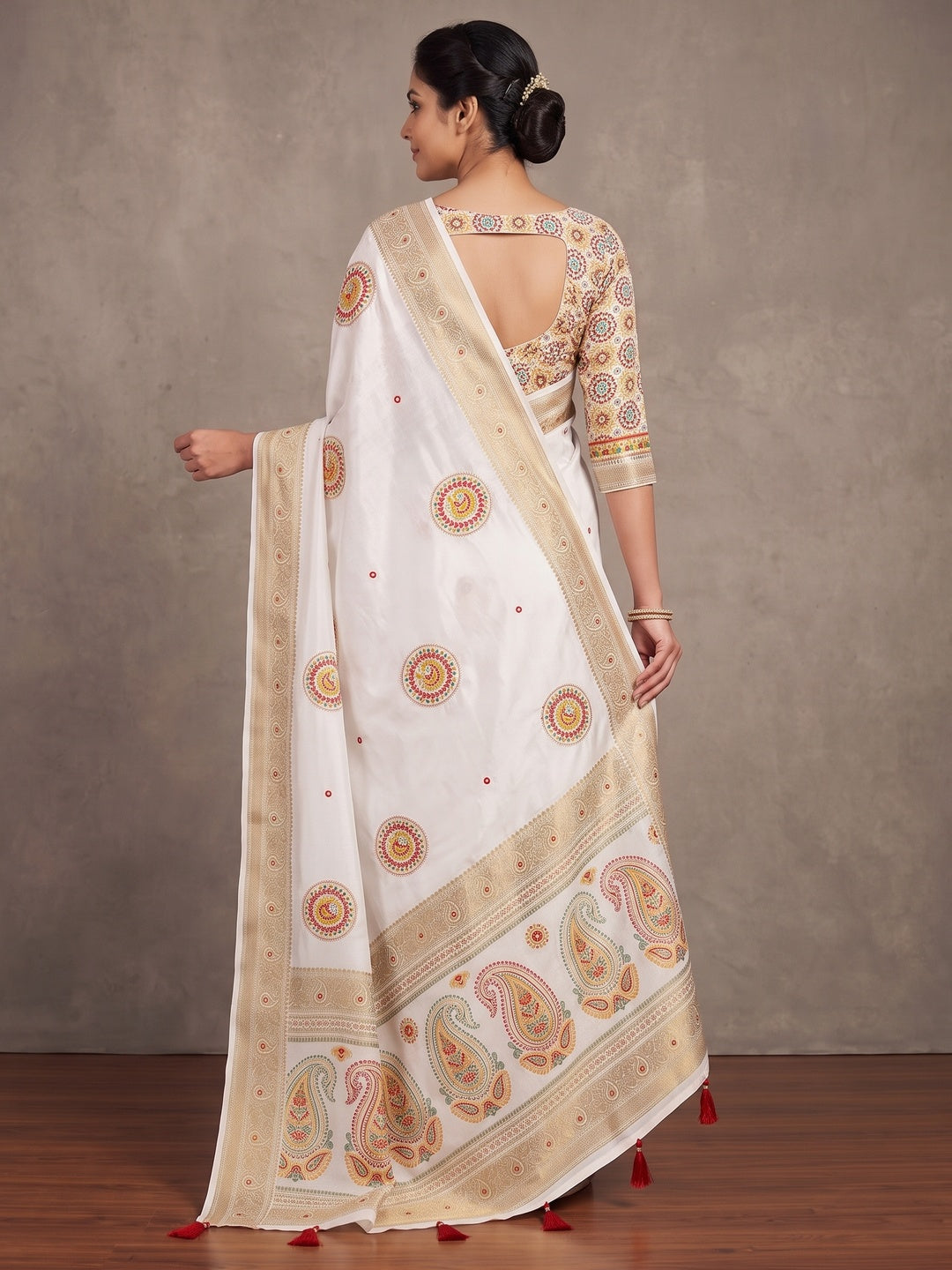 Peachmode White Dola Silk Ethnic Motifs Saree - Image 5