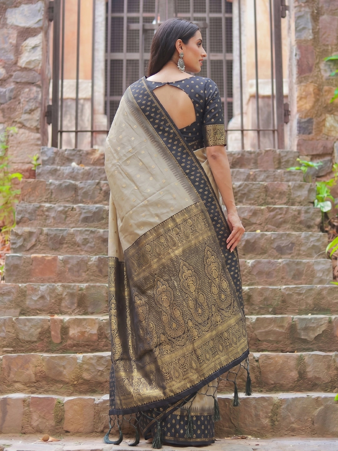 Peachmode Chiku Cotton Woven Saree - Image 2