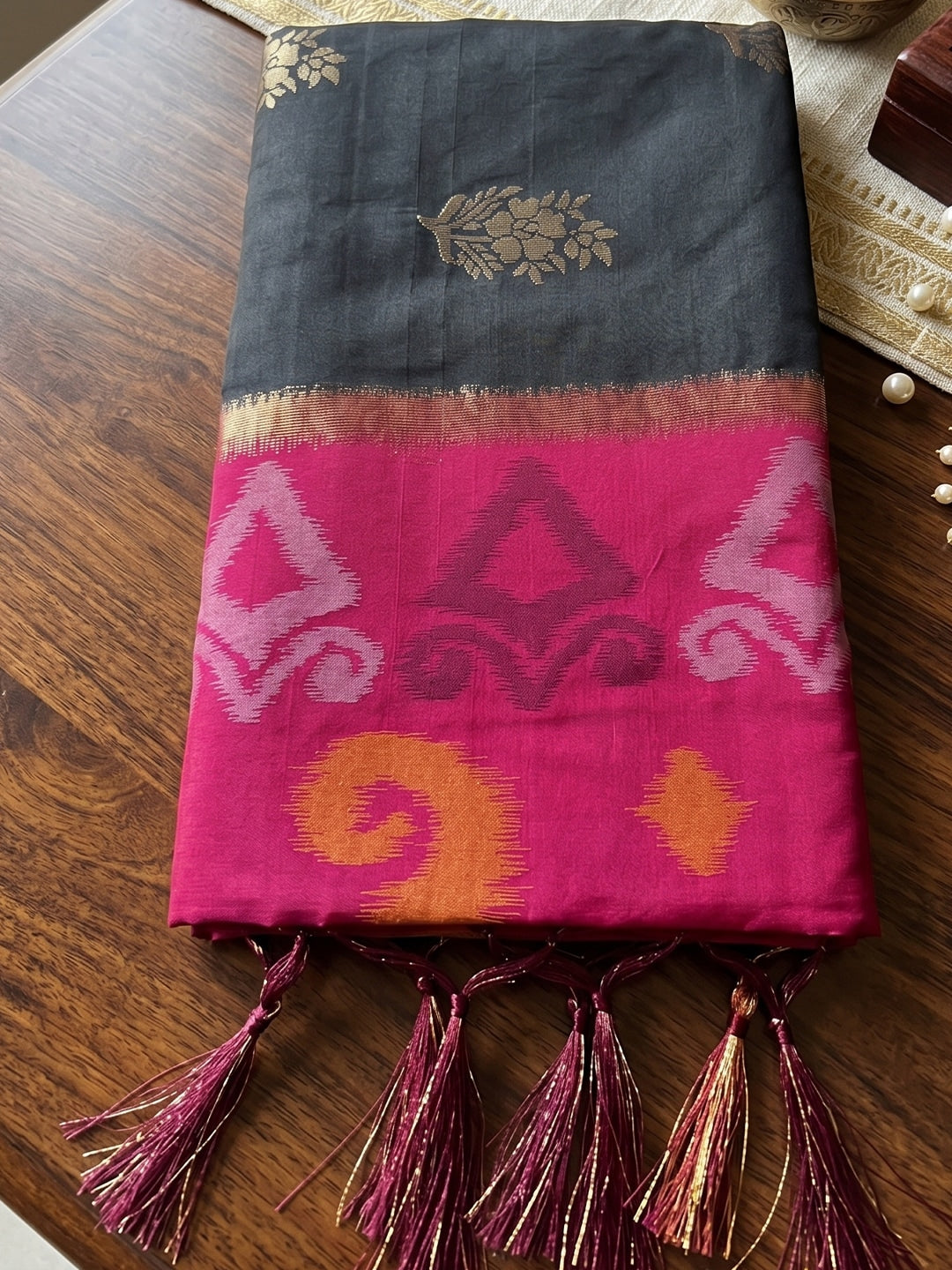 Peachmode Black Soft Silk Woven Saree - Image 4