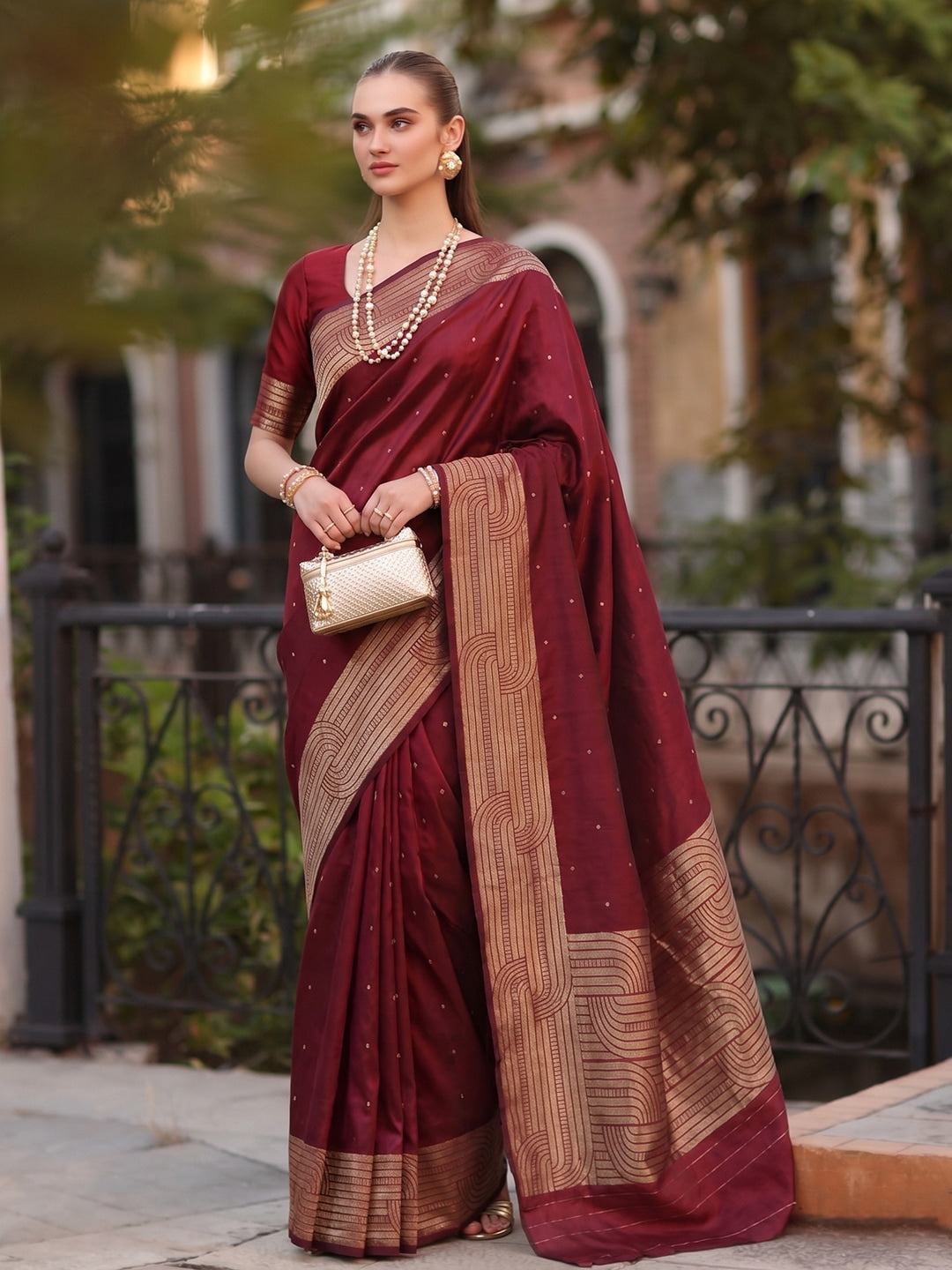 Peachmode Maroon Cotton Blend Woven Saree - Image 1