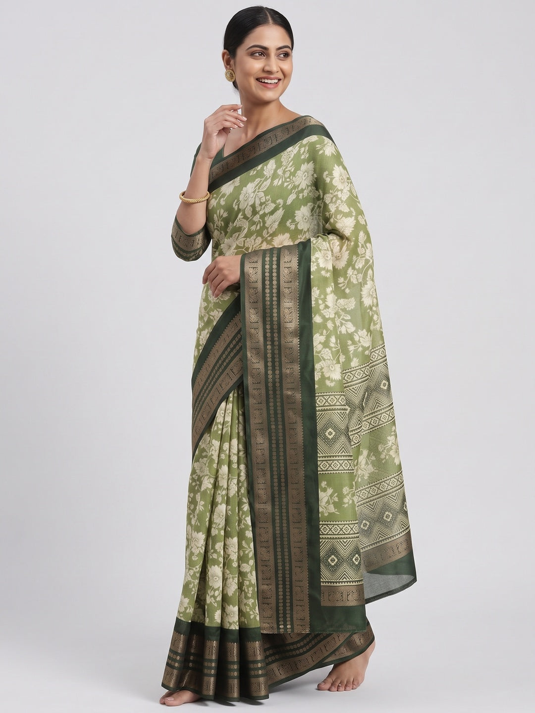 Luxurious Green Floral Print Dola Silk Saree With Intricate Peacock Motif Zari Woven Border - Image 4