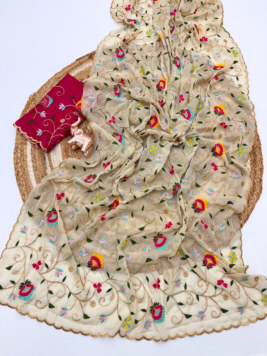 Peachmode Cream Georgette Saree - Image 4