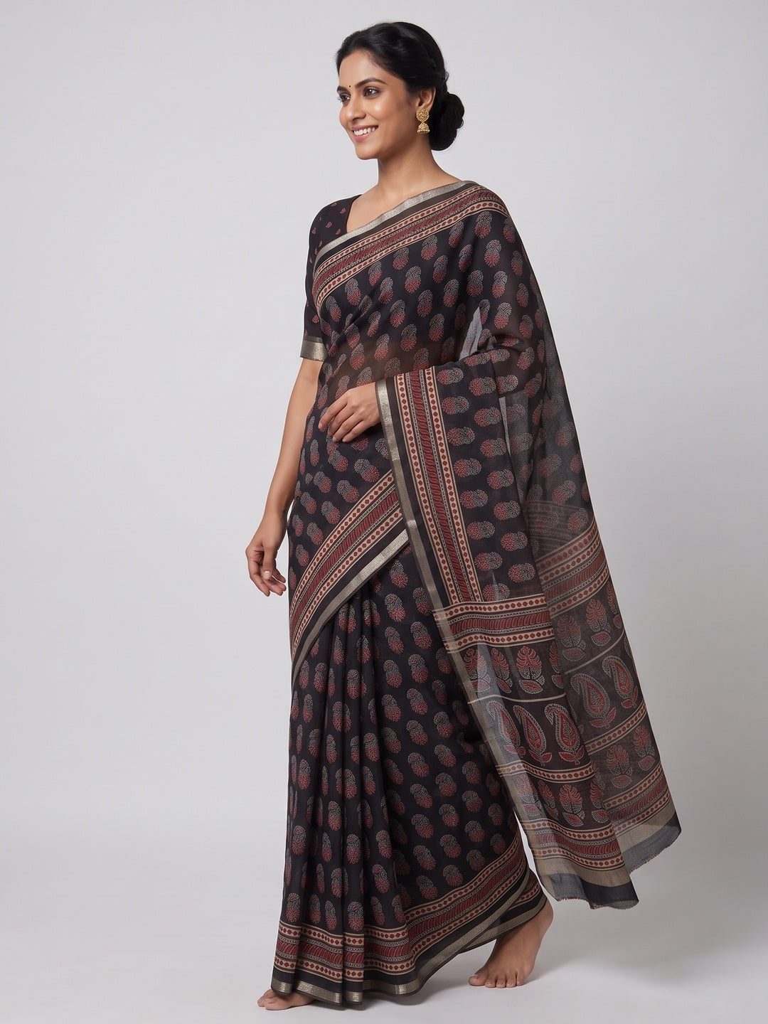 Black Floral Printed Cotton Blend Saree With Zari Weaving Border - Image 5