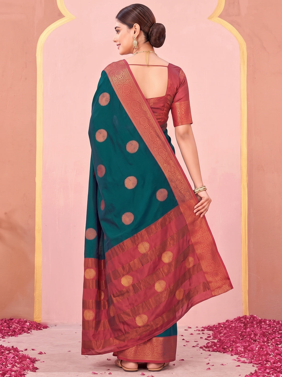 Rama Green Silk Blend Saree Adorned With Zari Woven Floral & Paisley Design - Image 2