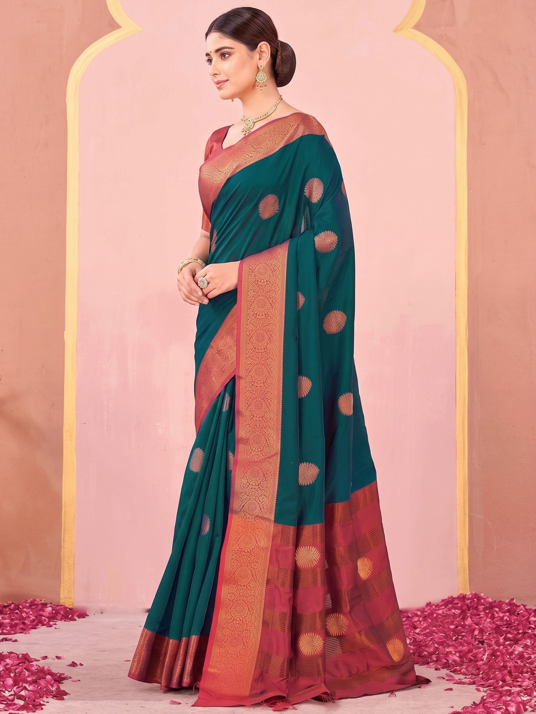 Rama Green Silk Blend Saree Adorned With Zari Woven Floral & Paisley Design - Image 3