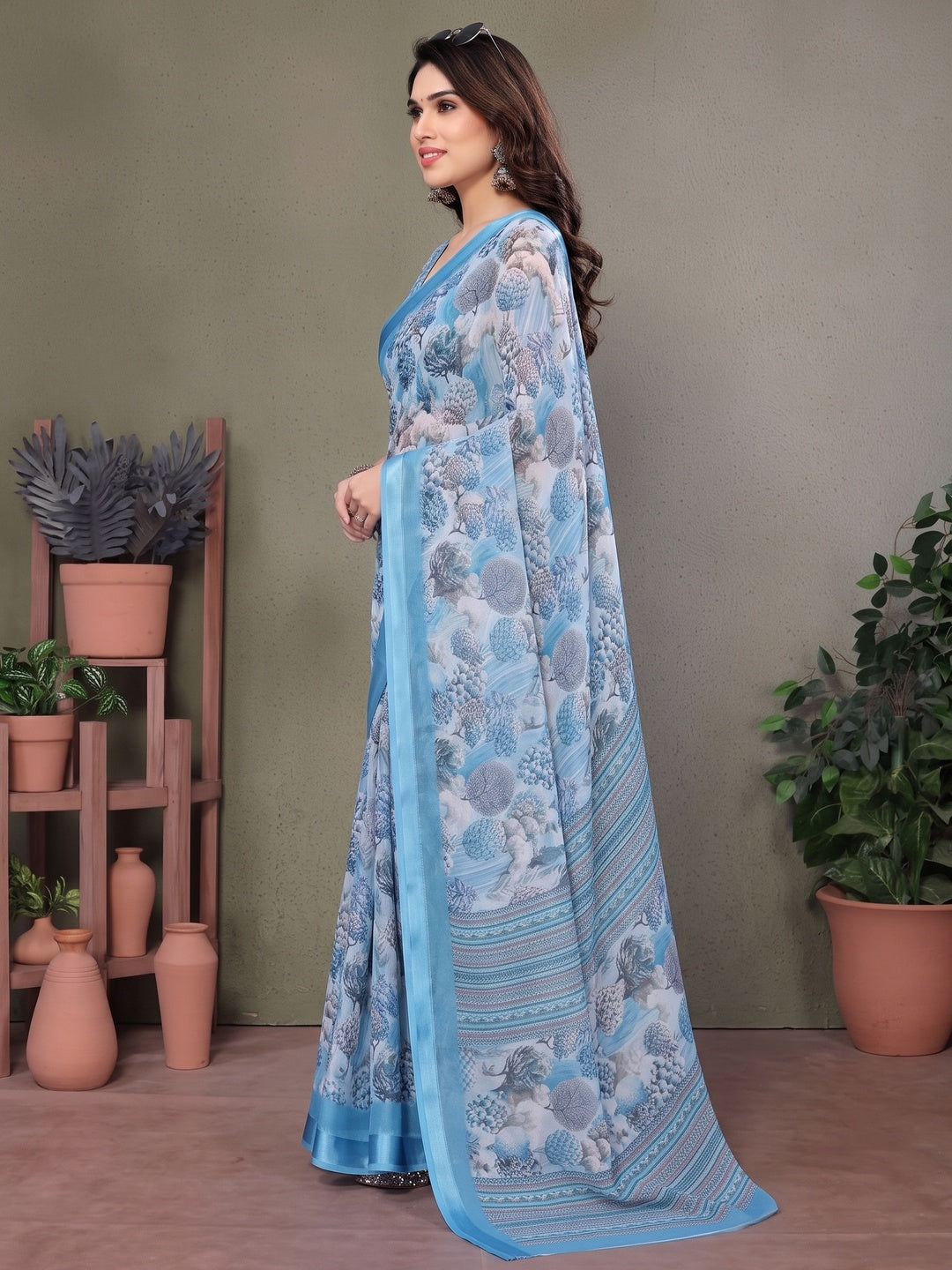 Blue Floral Printed Chiffon Saree - Image 3