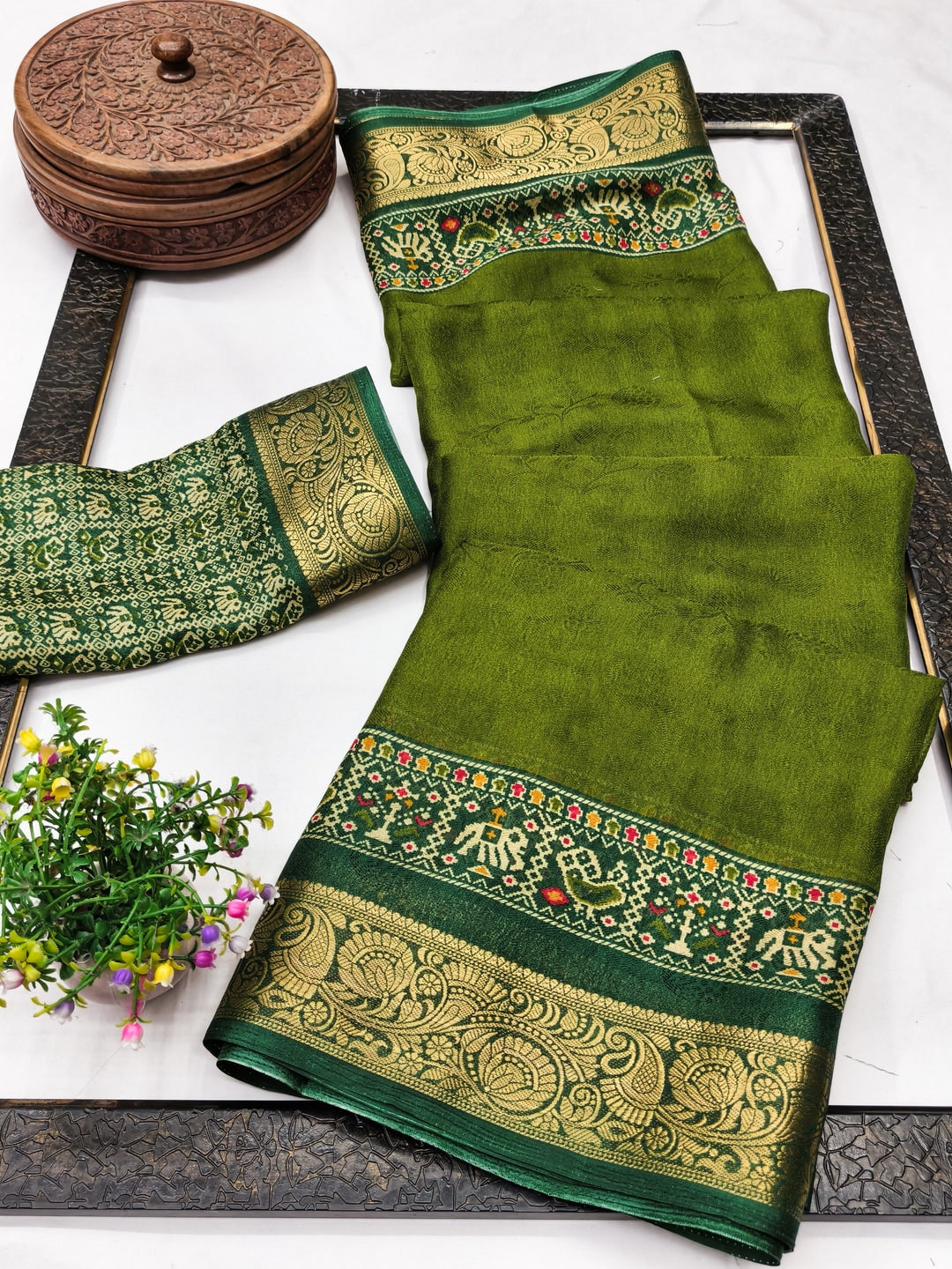 Peachmode Olive Green Patola Border Art Silk Saree - Image 3