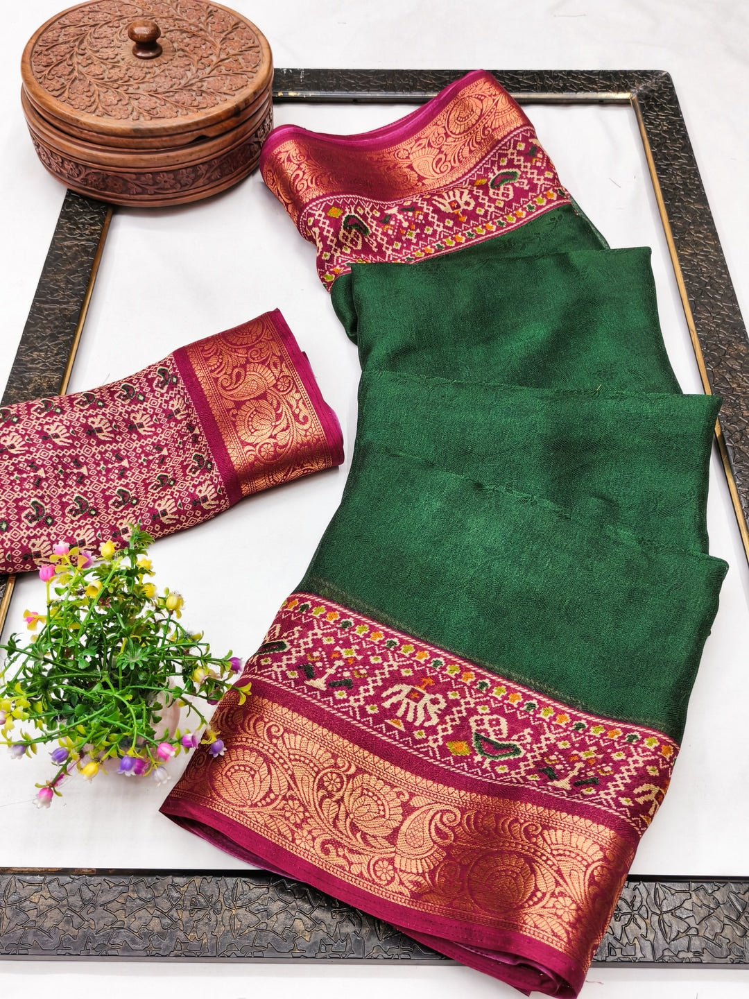 Peachmode Green Patola Border Art Silk Saree - Image 2