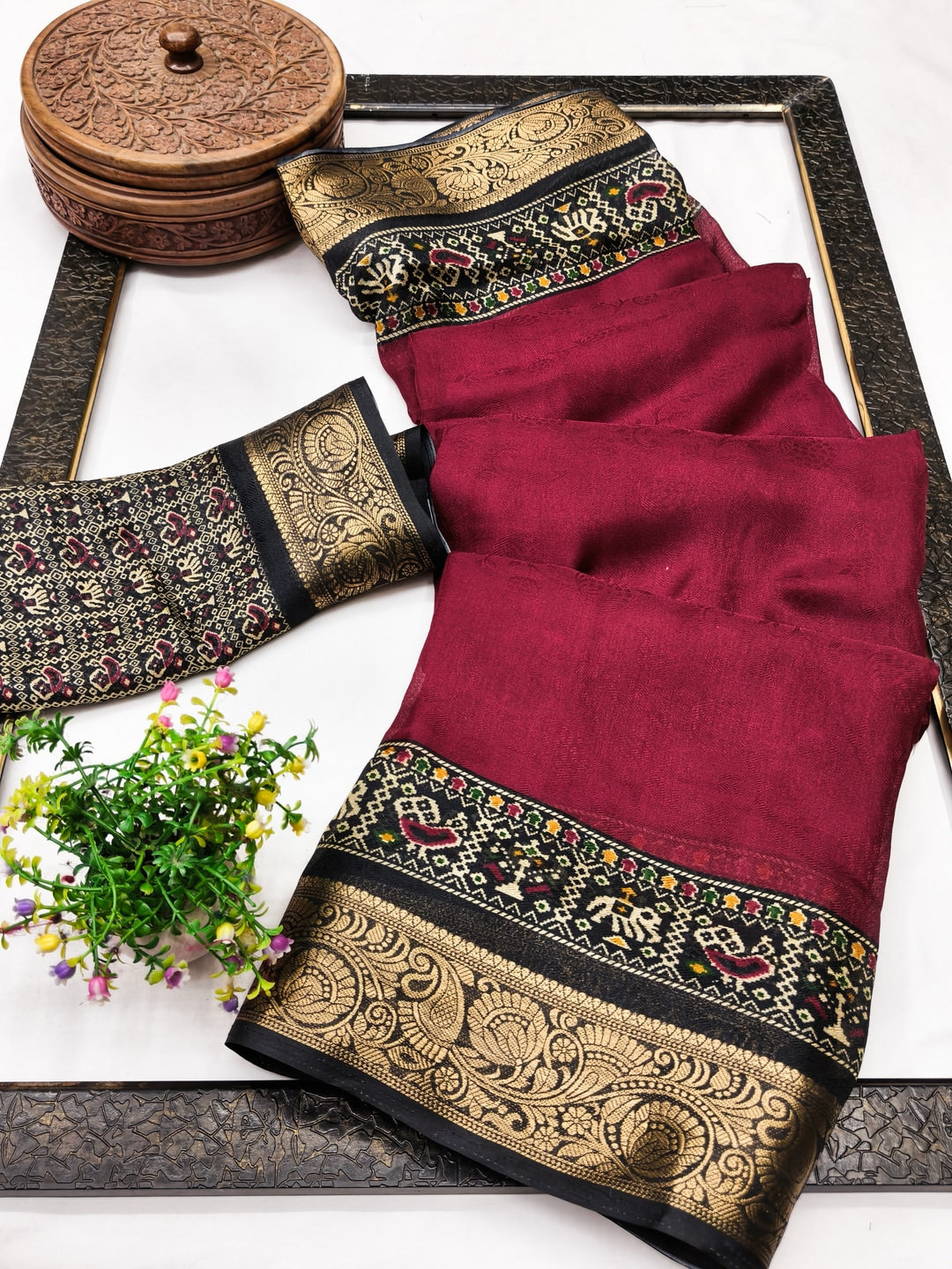 Peachmode Maroon Patola Border Art Silk Saree - Image 2