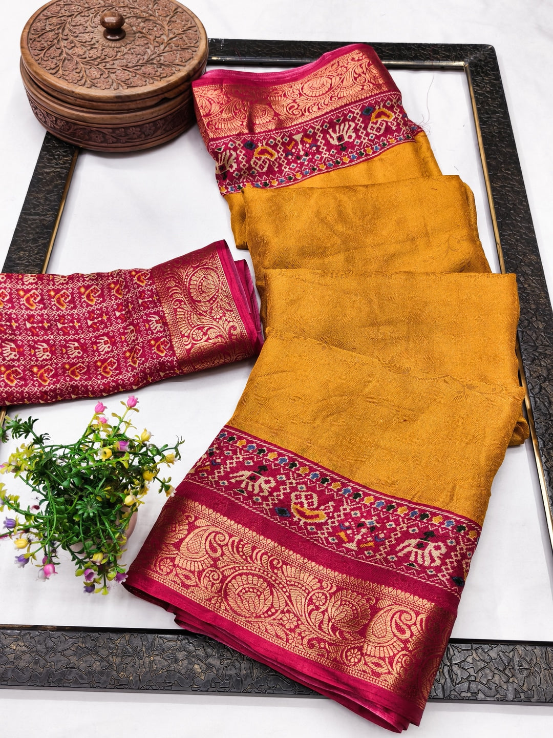 Peachmode Mustard Patola Border Art Silk Saree - Image 2
