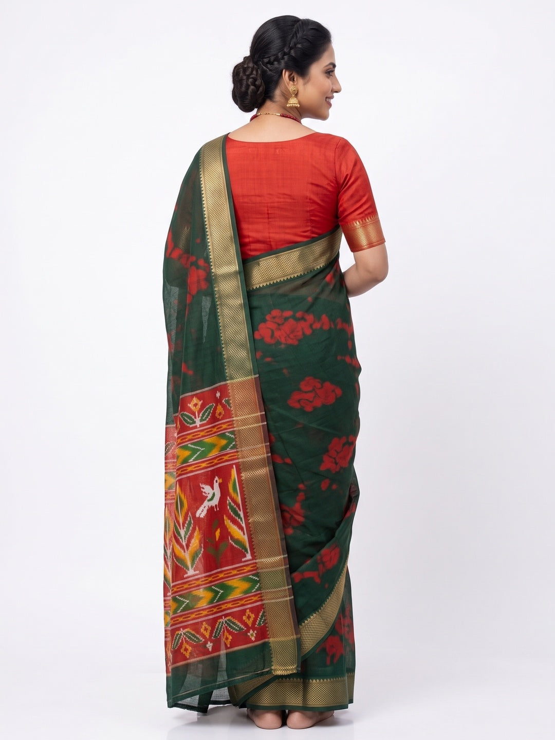 Majestic Green Batik Abstract Printed Cotton Blend Saree With Elegant Zari Weaving Border - Image 4
