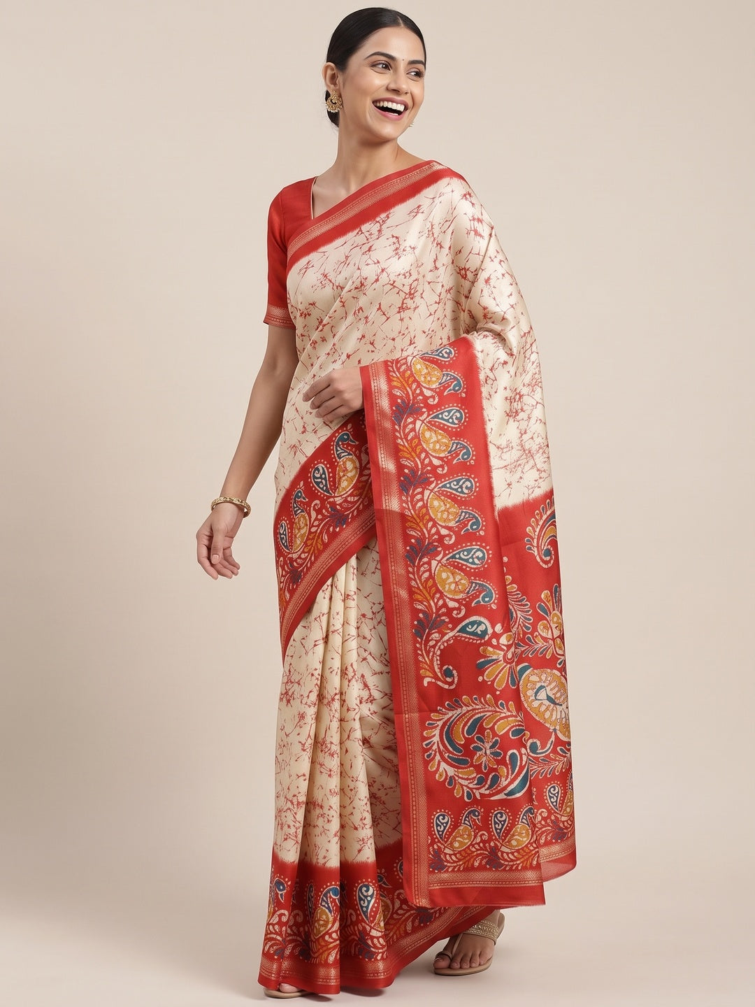 Cream & Red Abstract Printed Dola Silk Saree Enhanced With Kalamkari Art Pallu - Image 4