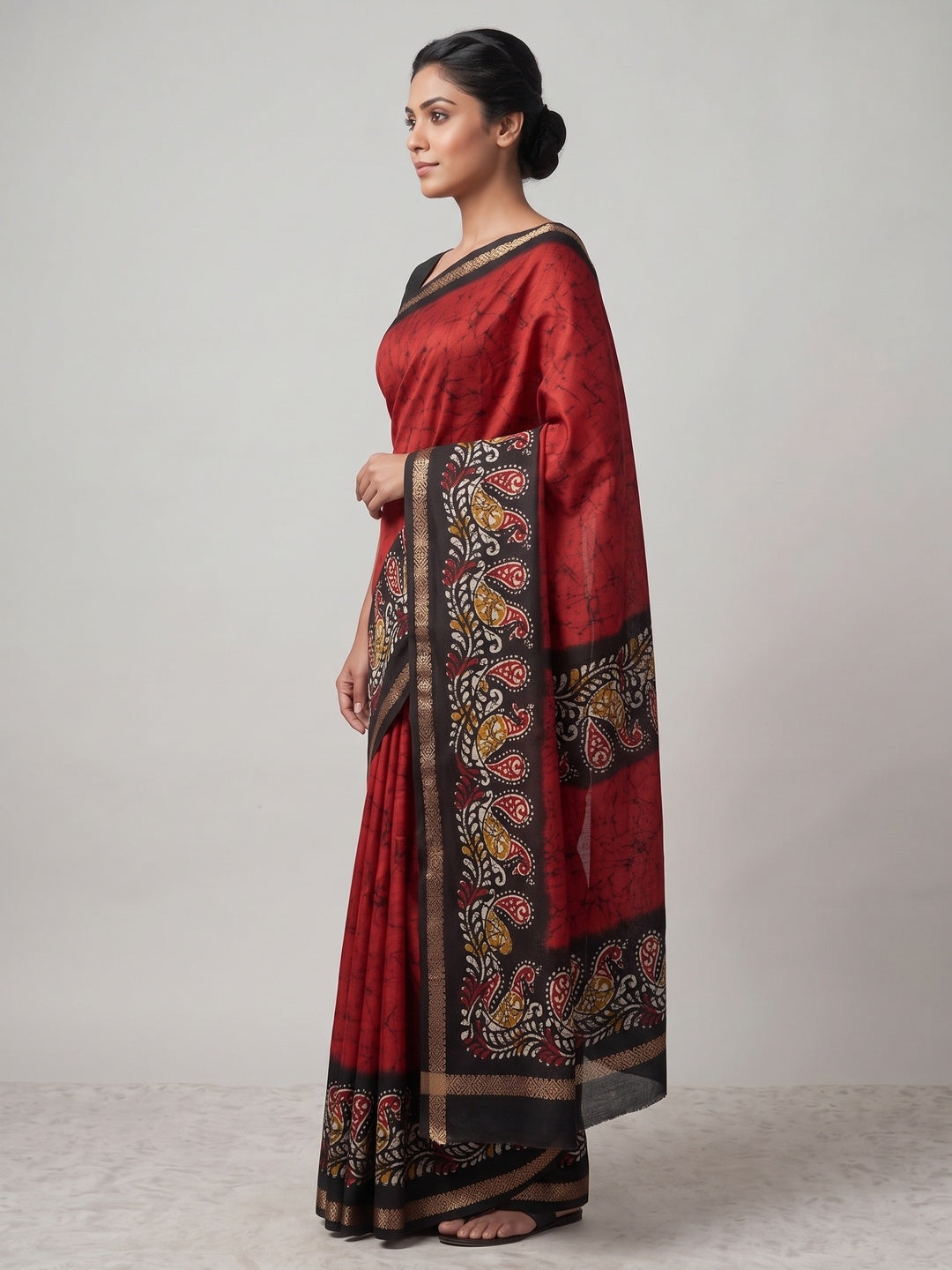 Red & Black Abstract Printed Dola Silk Saree Enhanced With Kalamkari Art Pallu - Image 4