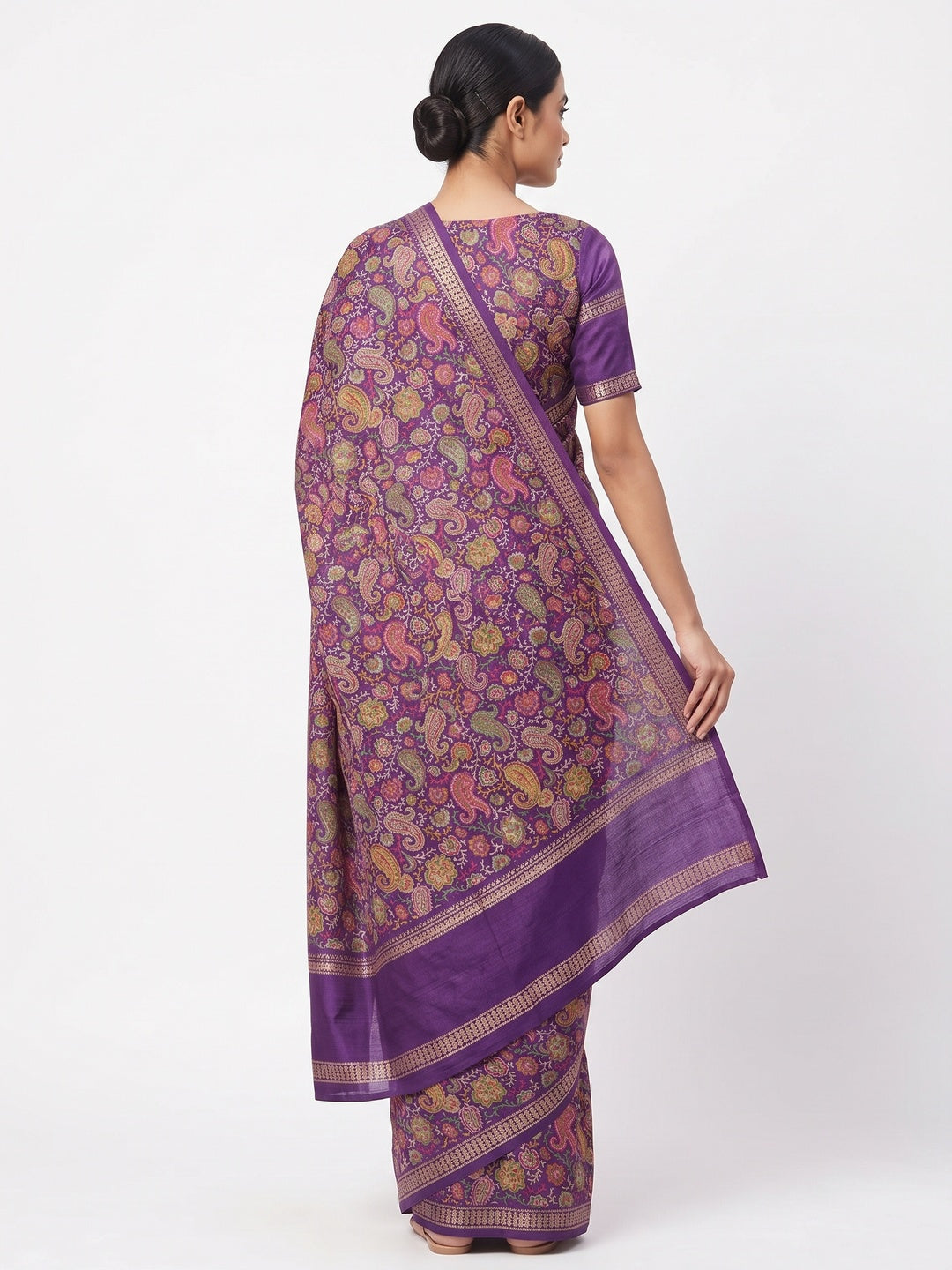 Gorgeous Purple Soft Silk Blend Saree Featuring Classic Paisley Prints for Elegant Occasions - Image 2