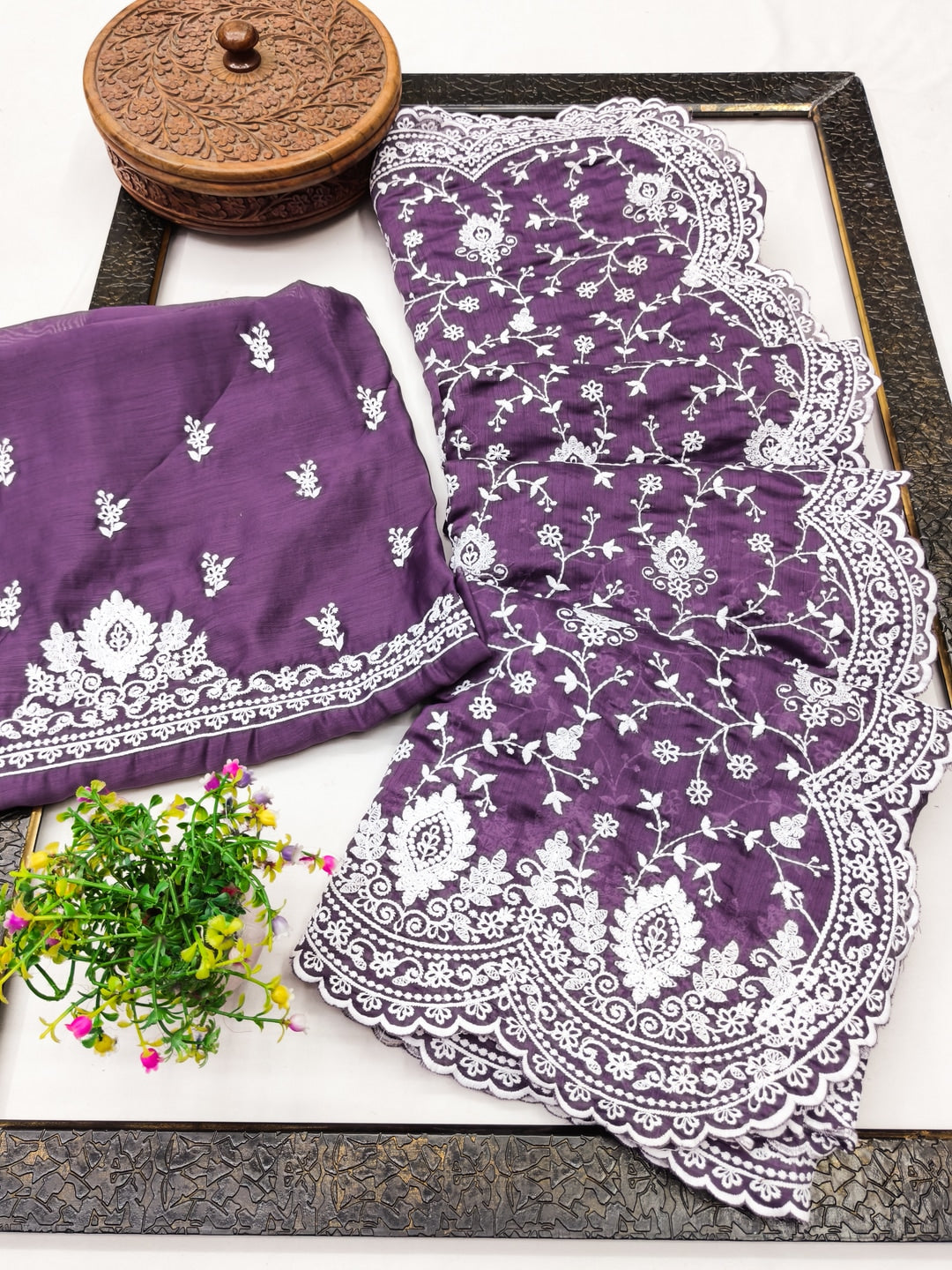 Peachmode Lavender Floral Embroidered Mul Chanderi Saree - Image 2