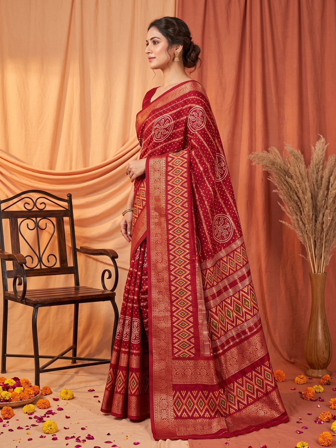 Peachmode Red Bandhani Art Silk Saree - Image 4