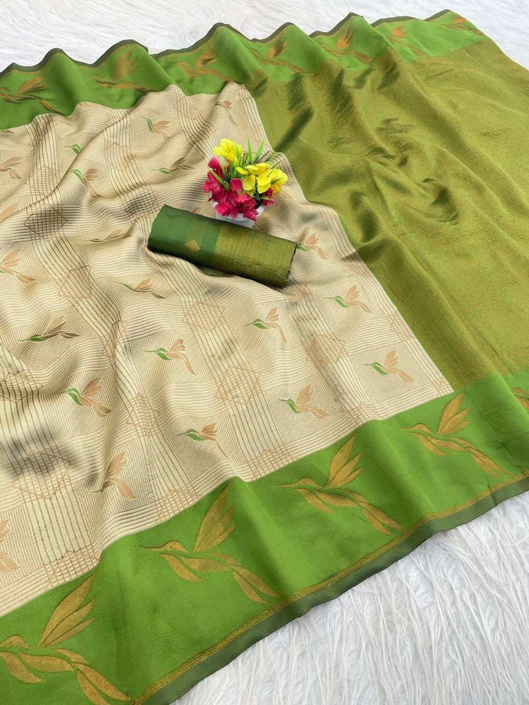 Peachmode Green Banarasi Silk Zari Saree - Image 3