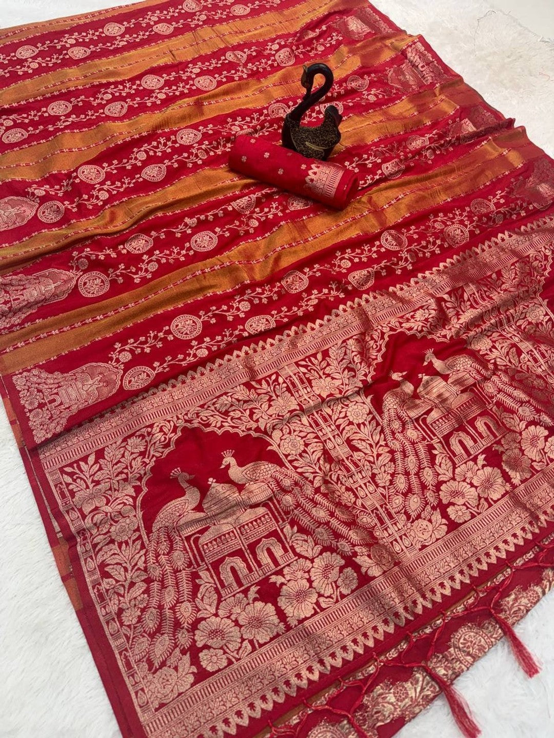 Peachmode Red Georgette Zari Woven Saree - Image 4