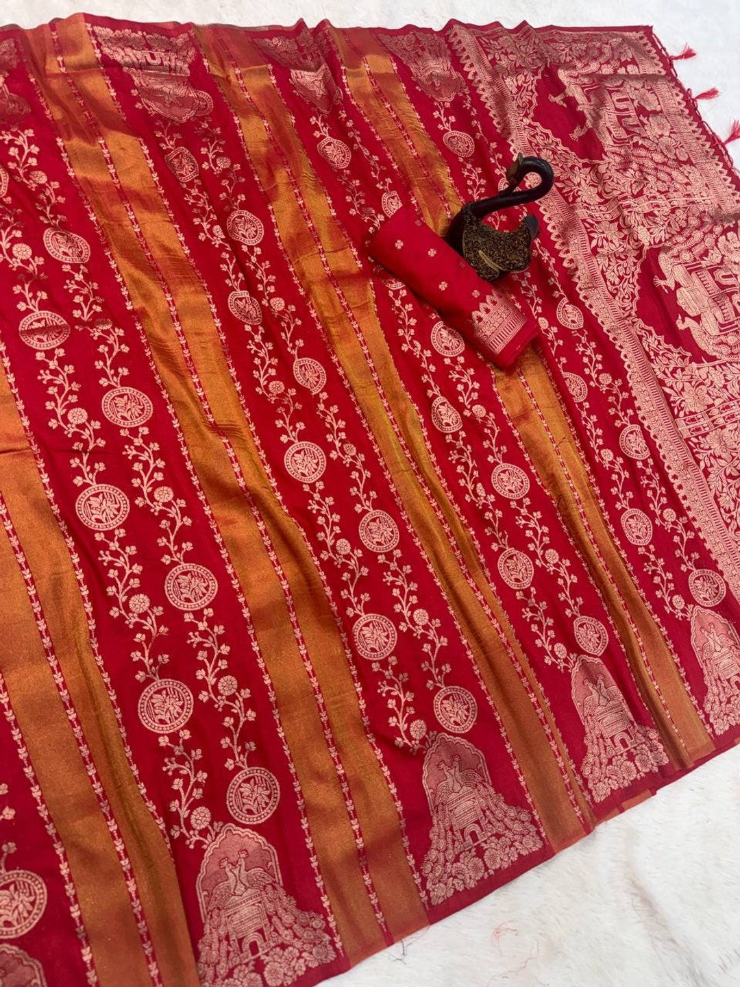 Peachmode Red Georgette Zari Woven Saree - Image 5