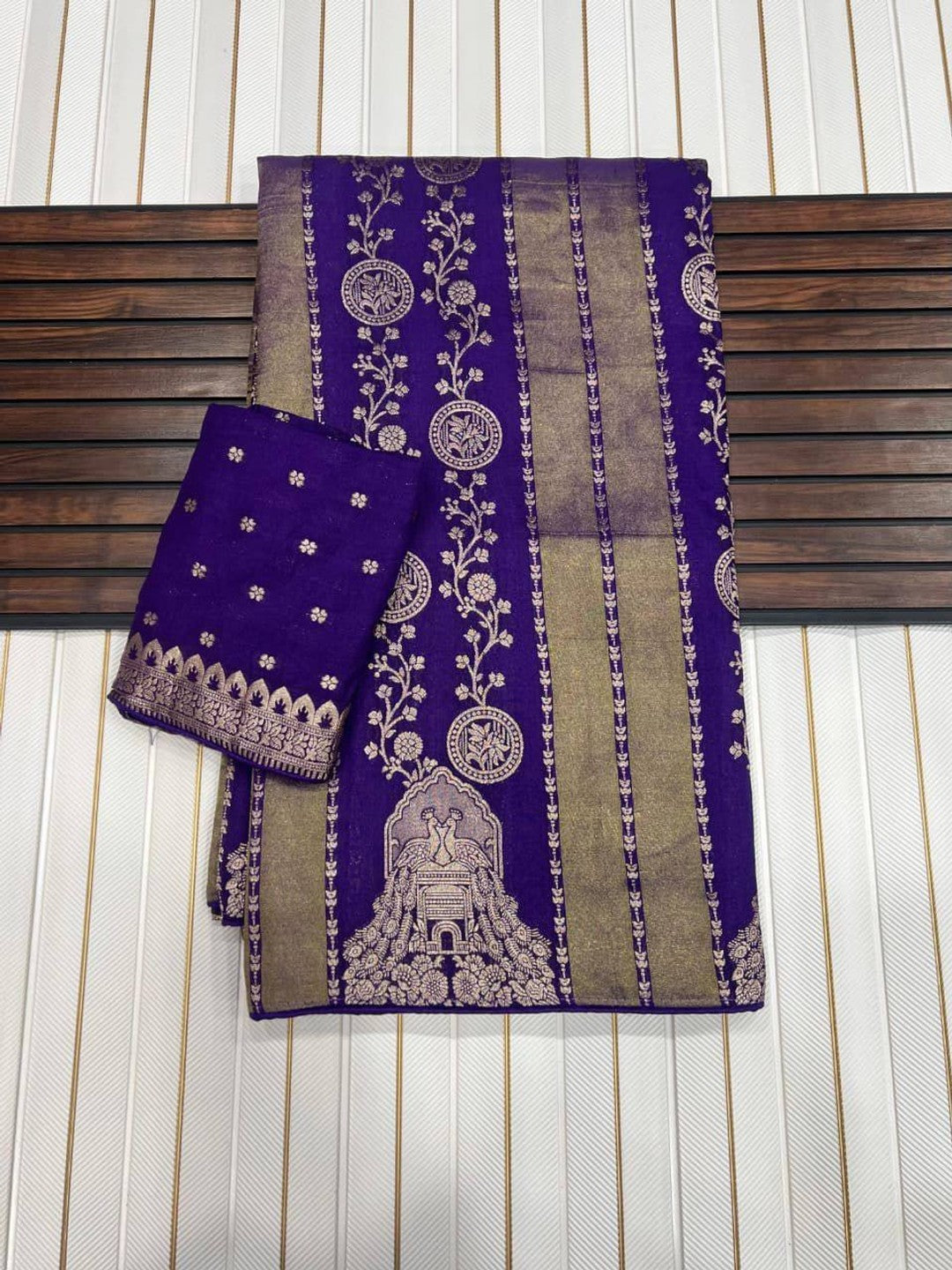 Peachmode Purple Georgette Zari Woven Saree - Image 3
