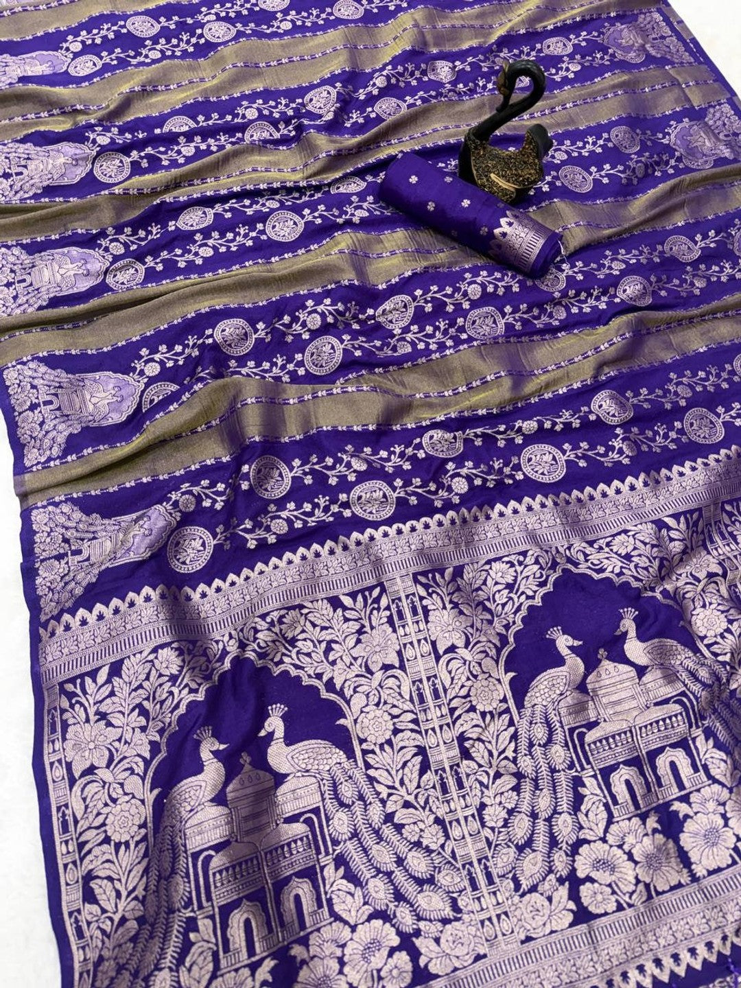 Peachmode Purple Georgette Zari Woven Saree - Image 5