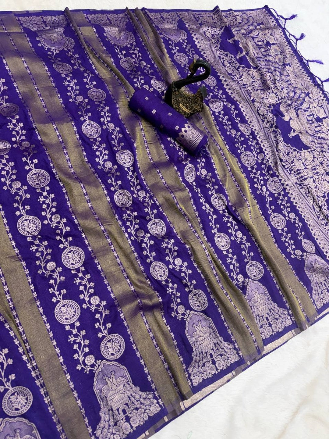 Peachmode Purple Georgette Zari Woven Saree - Image 6