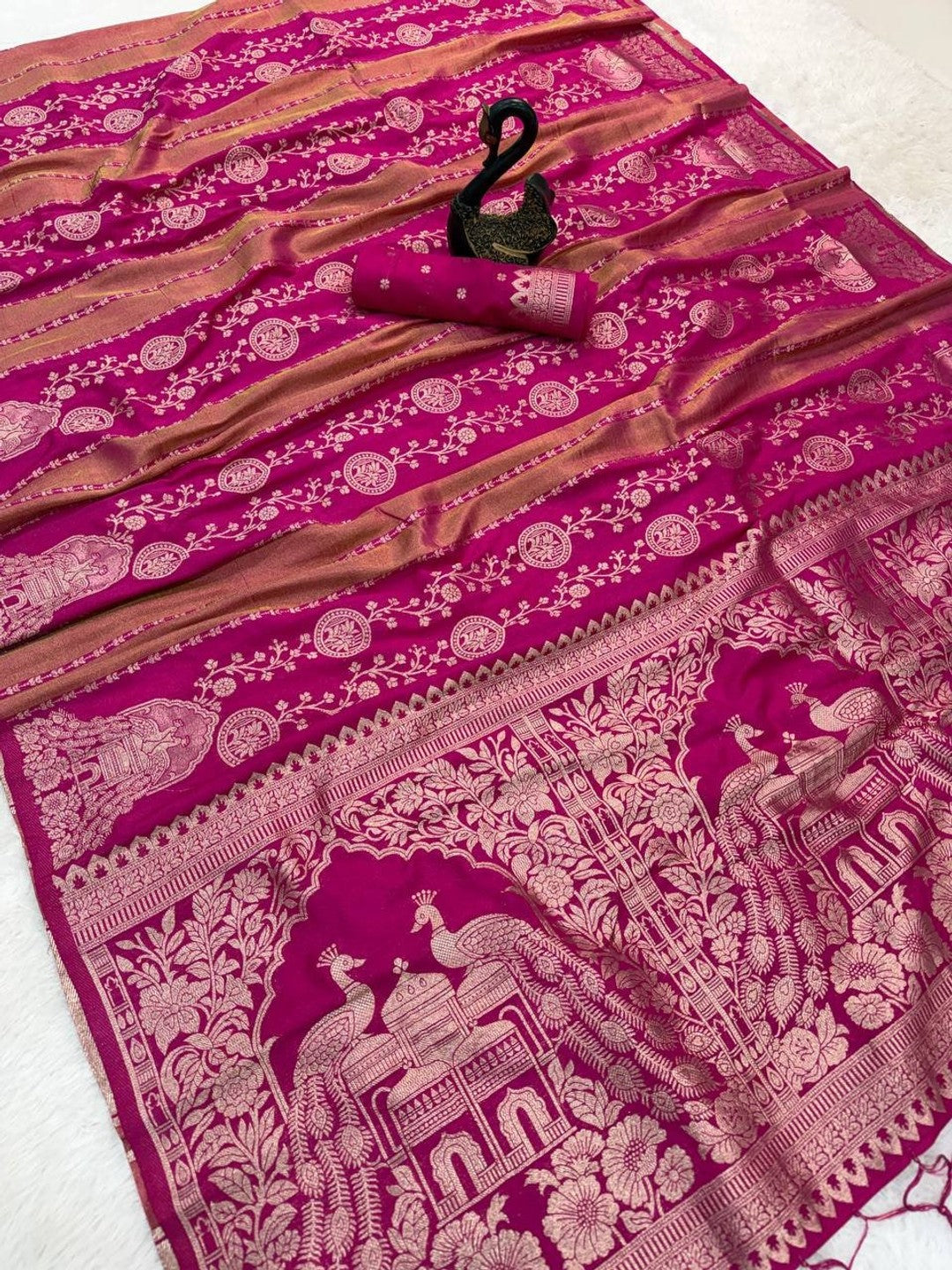 Peachmode Magenta Georgette Zari Woven Saree - Image 5