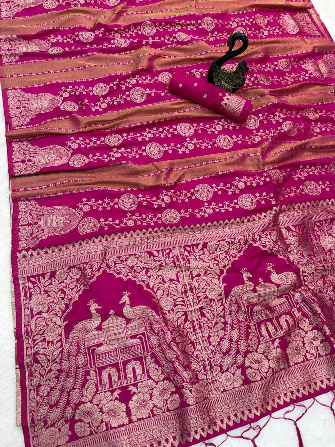 Peachmode Magenta Georgette Zari Woven Saree - Image 6
