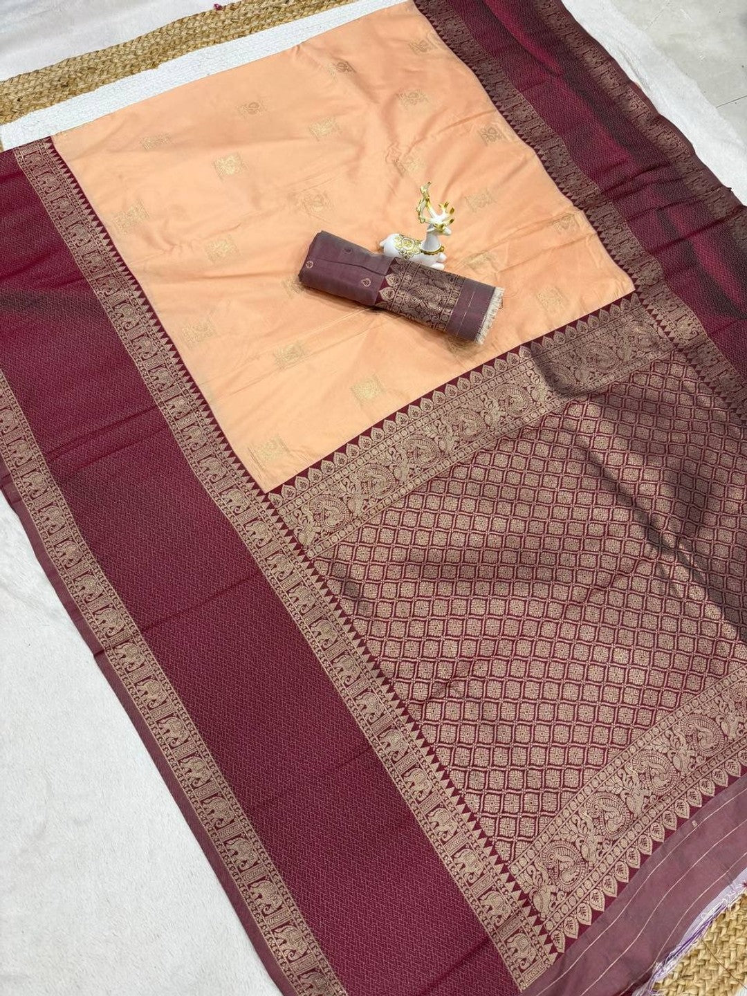 Peachmode Peach Kanjivaram Soft Silk Zari Saree - Image 3