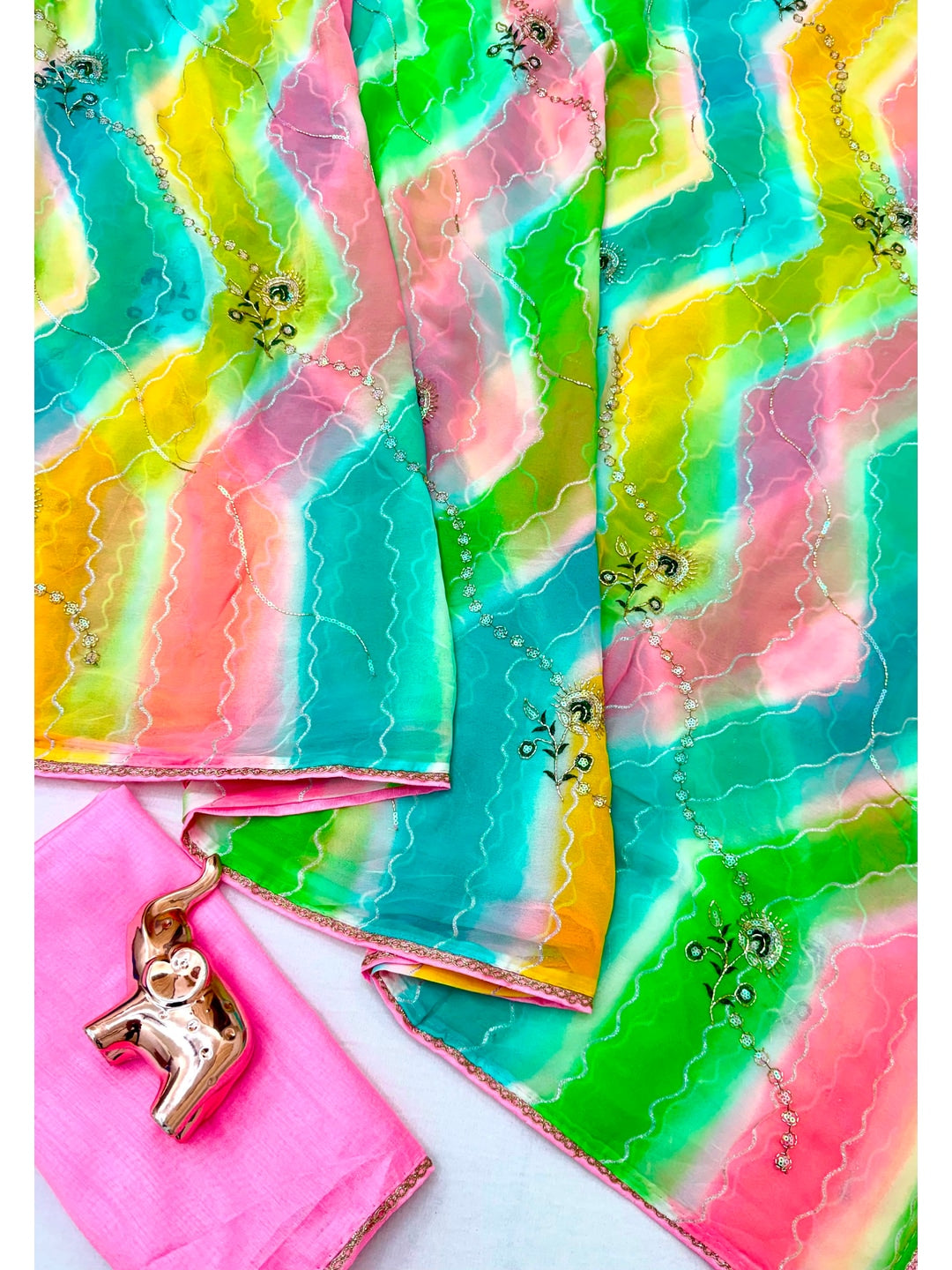 Peachmode Green Pink Hand Work Lehariya Georgette Saree - Image 4