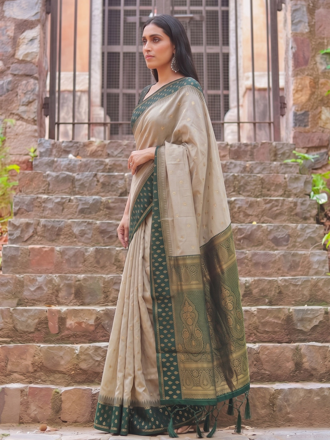 Peachmode Beige Dark Green Woven Border Cotton Saree - Image 4