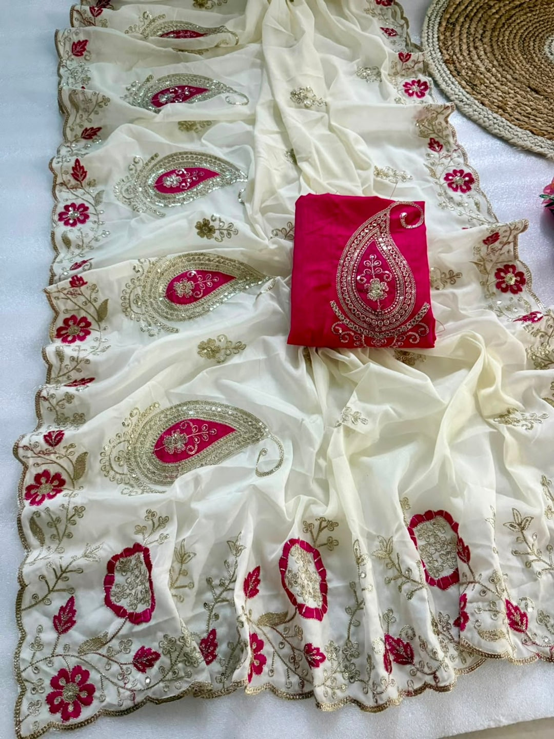 Peachmode Cream Embroidered Star Georgette Saree - Image 4