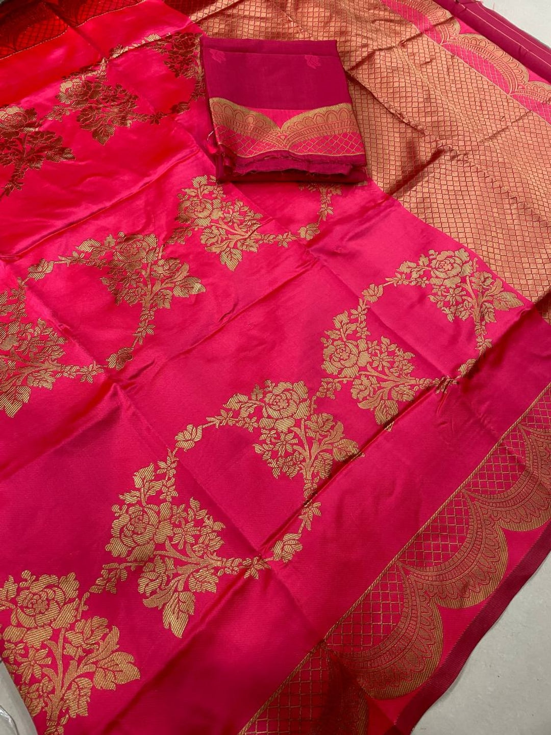 Peachmode Rani Pink Jacquard Woven Kanchipuram Lichi Silk Saree - Image 4